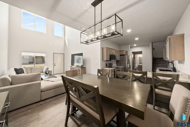 7705 S Townsley Ave Avenue 8, Sioux Falls, SD 57108