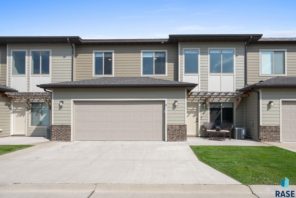 7705 S Townsley Ave Avenue 8, Sioux Falls, SD 57108