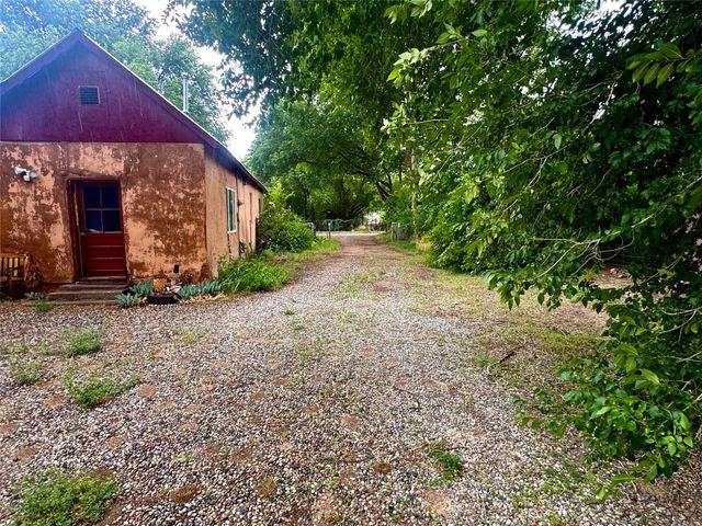 1350 County Road 41, Velarde, NM 87582