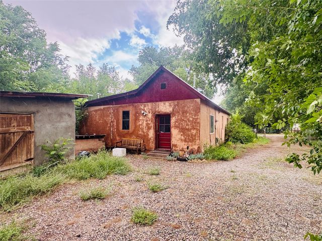 1350 County Road 41, Velarde, NM 87582