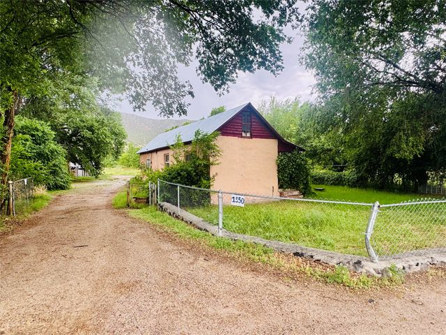 1350 County Road 41, Velarde, NM 87582