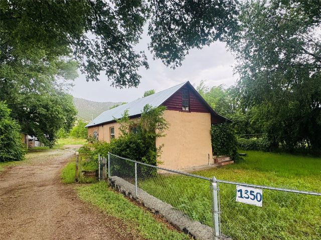 1350 County Road 41, Velarde, NM 87582