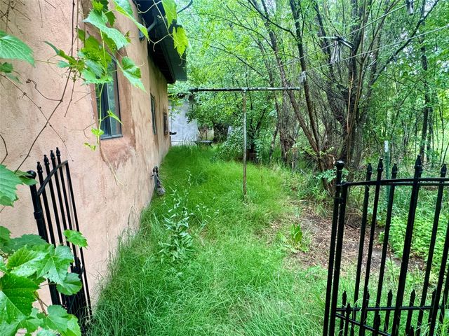 1350 County Road 41, Velarde, NM 87582