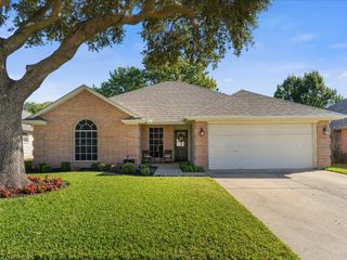 325 Cindy Lane, Saginaw, TX 76179