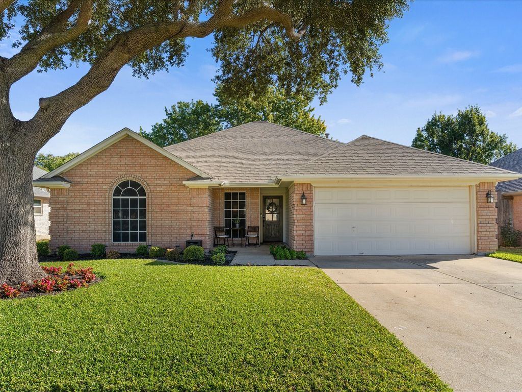 325 Cindy Lane, Saginaw, TX 76179