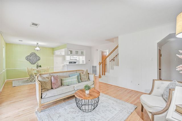 912 Oak Vista Court, Friendswood, TX 77546