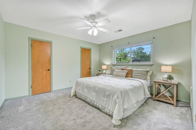 912 Oak Vista Court, Friendswood, TX 77546