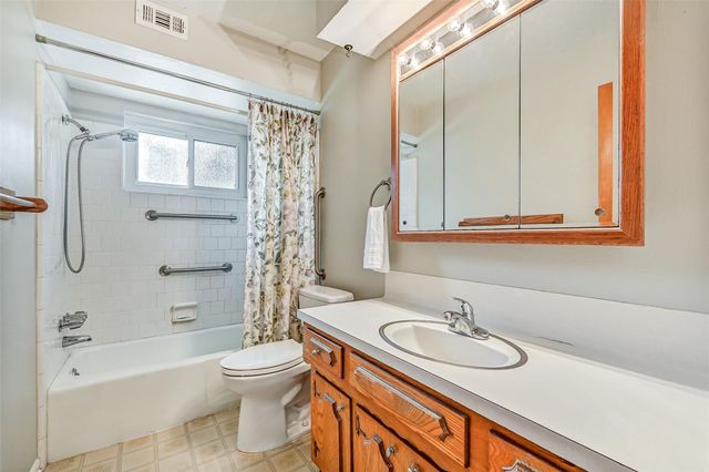 912 Oak Vista Court, Friendswood, TX 77546
