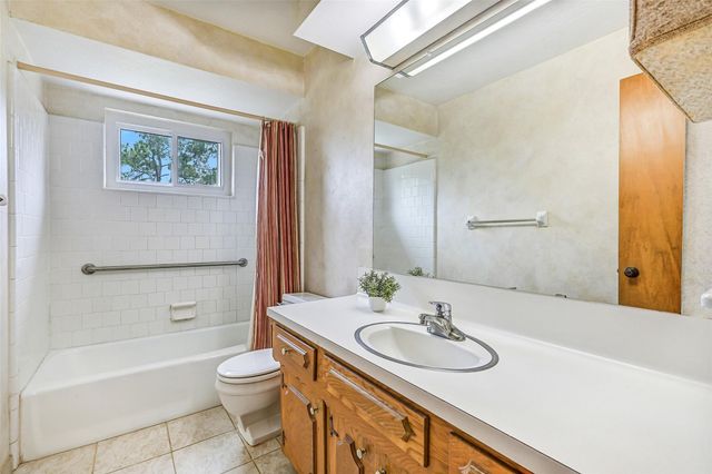 912 Oak Vista Court, Friendswood, TX 77546