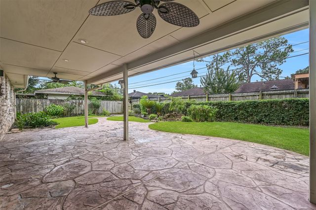912 Oak Vista Court, Friendswood, TX 77546