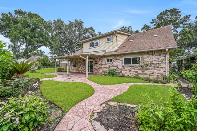 912 Oak Vista Court, Friendswood, TX 77546