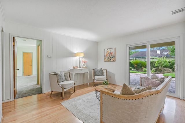 912 Oak Vista Court, Friendswood, TX 77546