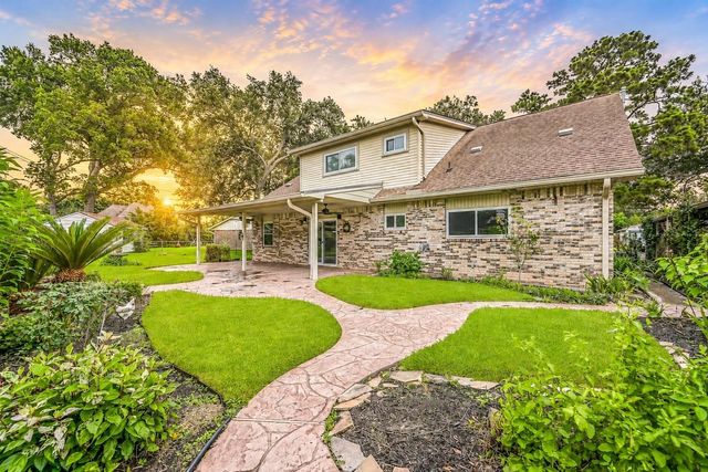 912 Oak Vista Court, Friendswood, TX 77546