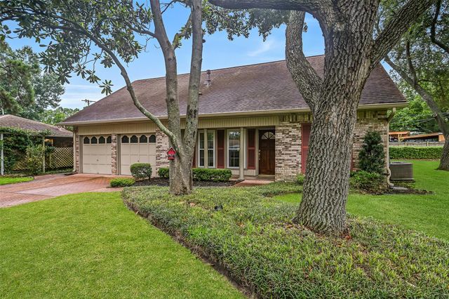 912 Oak Vista Court, Friendswood, TX 77546
