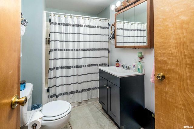 350 OAK GROVE Road, Makanda, IL 62958