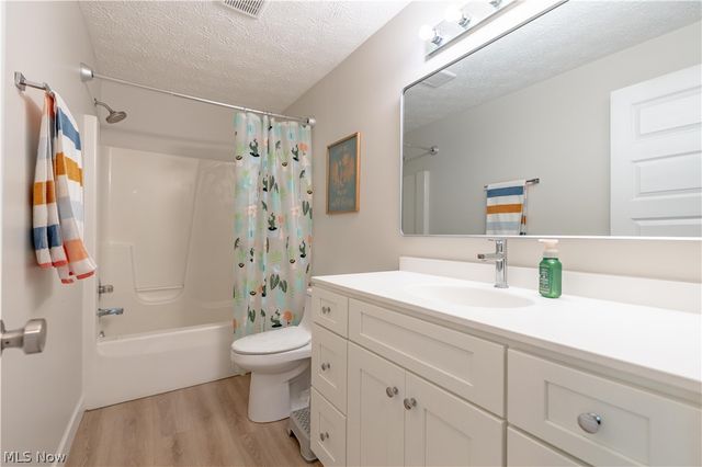 577 Colchester Court, Akron, OH 44319