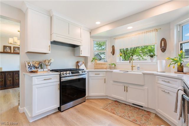 577 Colchester Court, Akron, OH 44319