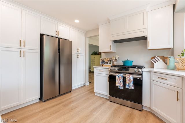 577 Colchester Court, Akron, OH 44319