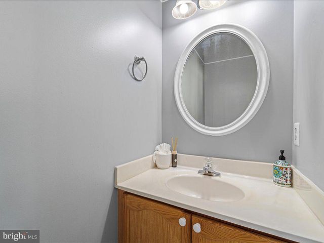 564 RADFORD TER NE, Leesburg, VA 20176