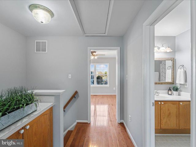 564 RADFORD TER NE, Leesburg, VA 20176