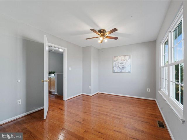 564 RADFORD TER NE, Leesburg, VA 20176