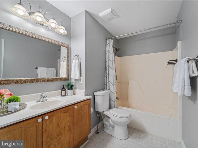 564 RADFORD TER NE, Leesburg, VA 20176