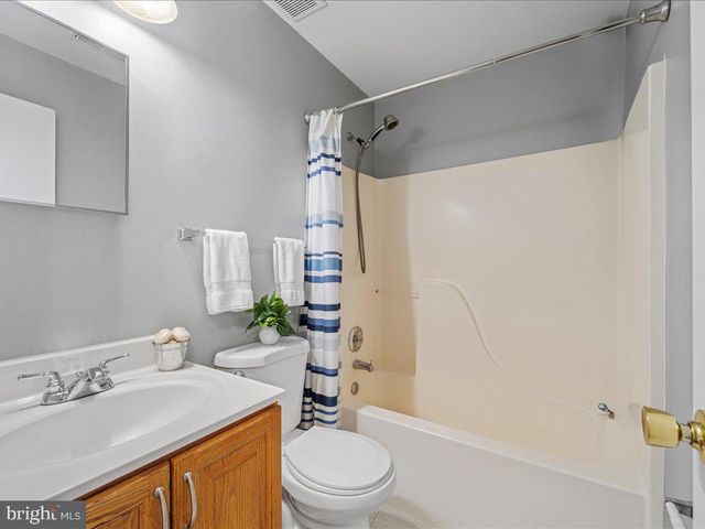 564 RADFORD TER NE, Leesburg, VA 20176