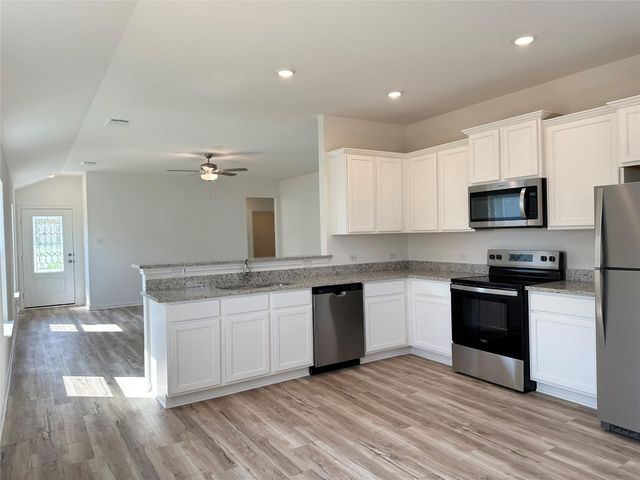 105 Morrison DR, Jarrell, TX 76537