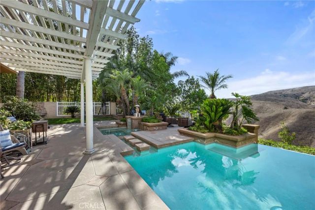 4890 Green Crest, Yorba Linda, CA 92887