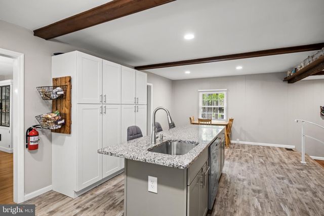 11 FORAGE LN, Cherry Hill, NJ 08003