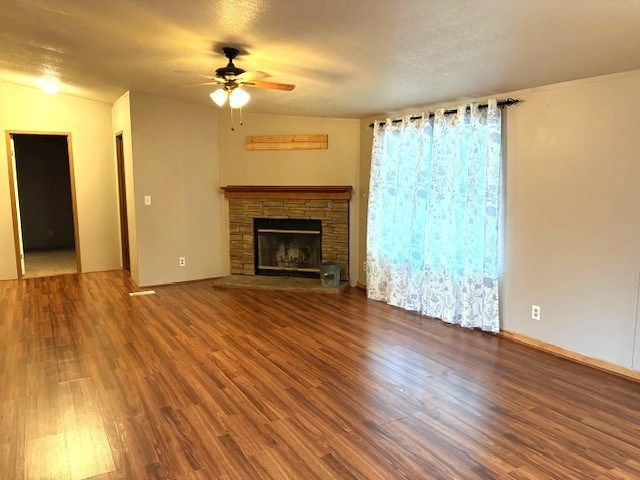 36 Crossing Dr, Harper, TX 78631