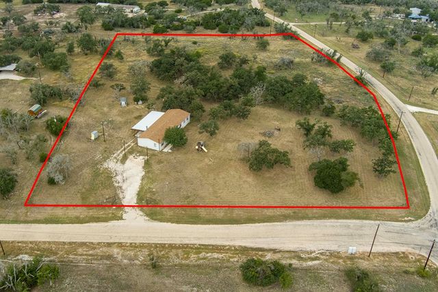 36 Crossing Dr, Harper, TX 78631