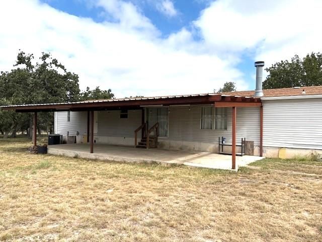 36 Crossing Dr, Harper, TX 78631