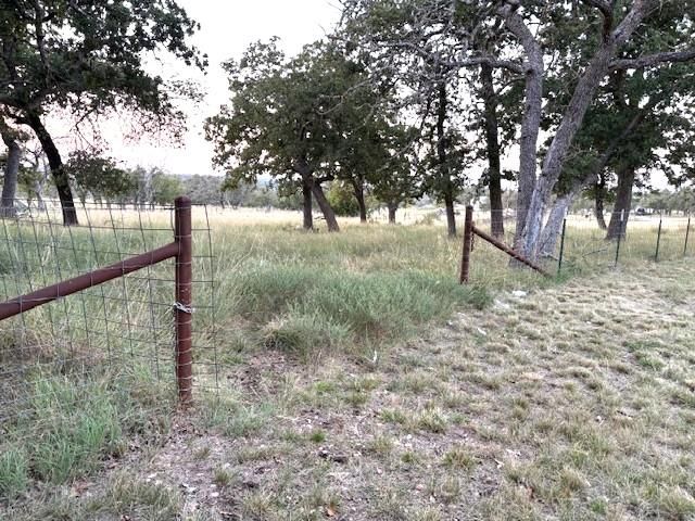 36 Crossing Dr, Harper, TX 78631