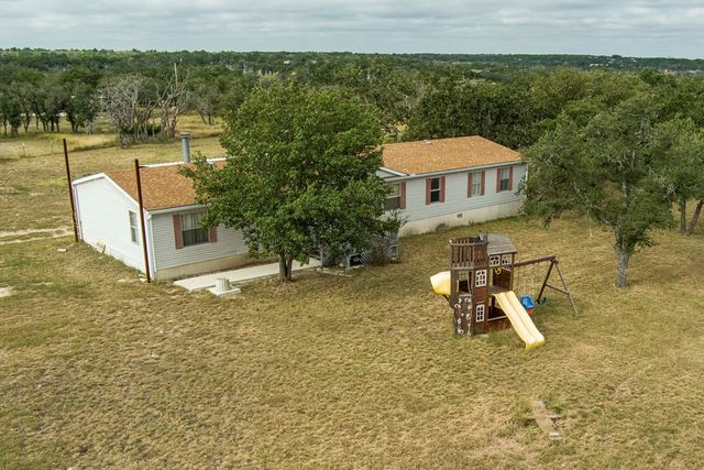 36 Crossing Dr, Harper, TX 78631