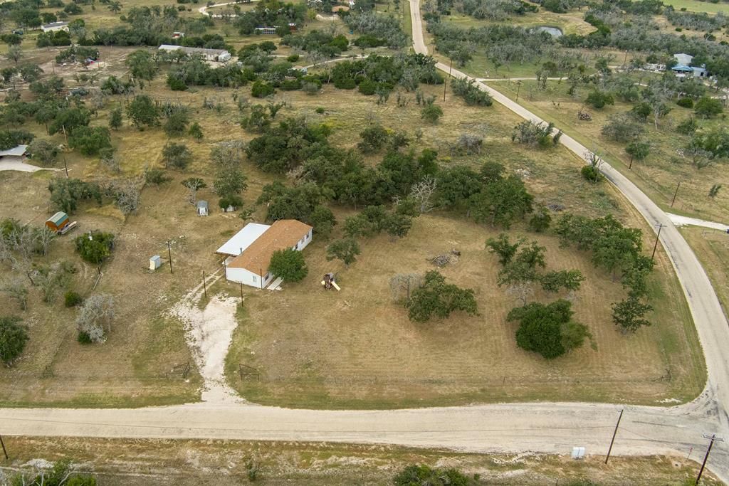 36 Crossing Dr, Harper, TX 78631