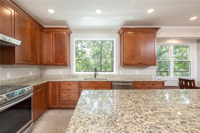 2357 N Fox Trail, Fayetteville, AR 72703