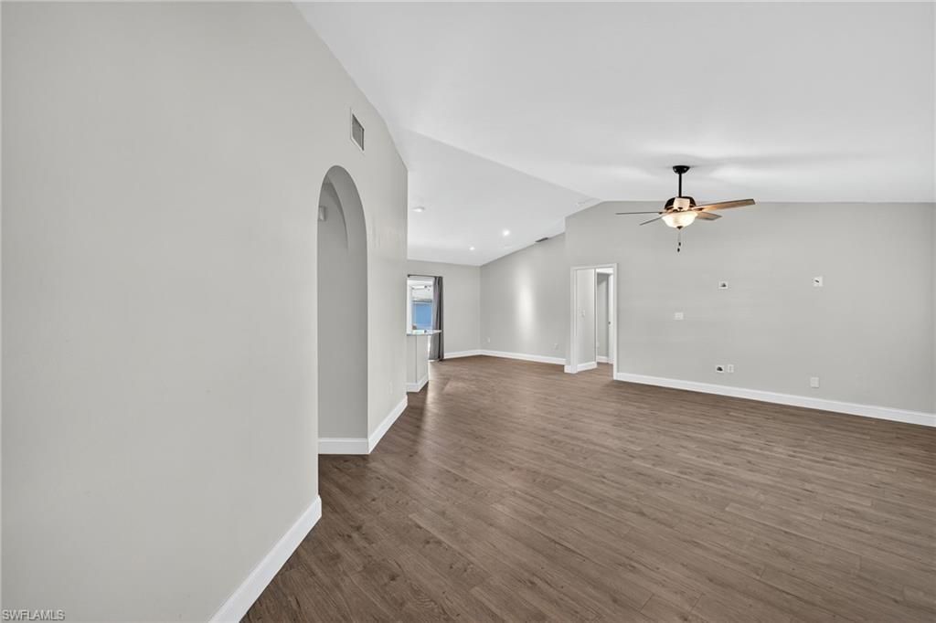 Image 2 of property listing at 624 SE 19th LN, Cape Coral, FL 33990