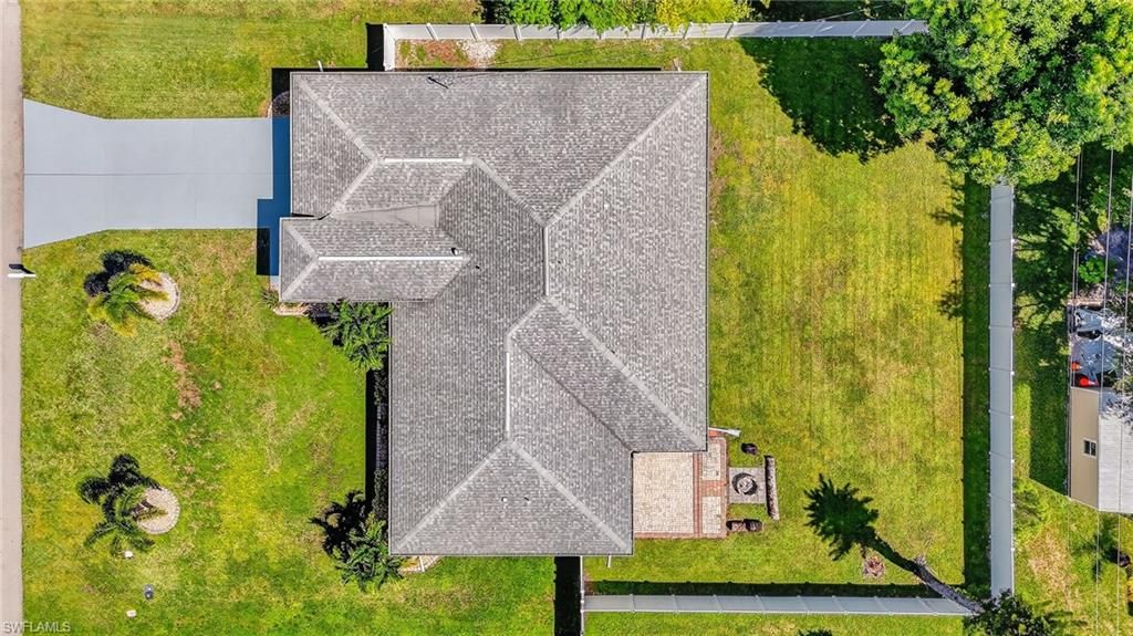 Image 30 of property listing at 624 SE 19th LN, Cape Coral, FL 33990