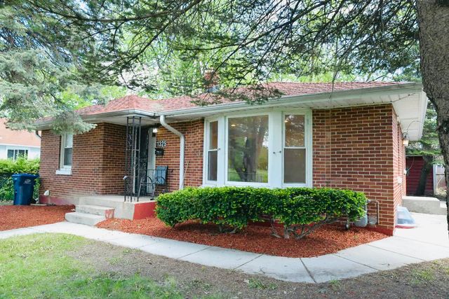 1325 GLENN Drive, North Chicago, IL 60064