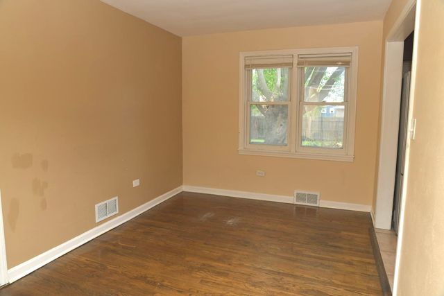 1325 GLENN Drive, North Chicago, IL 60064