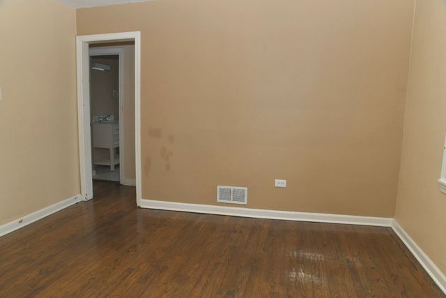 1325 GLENN Drive, North Chicago, IL 60064