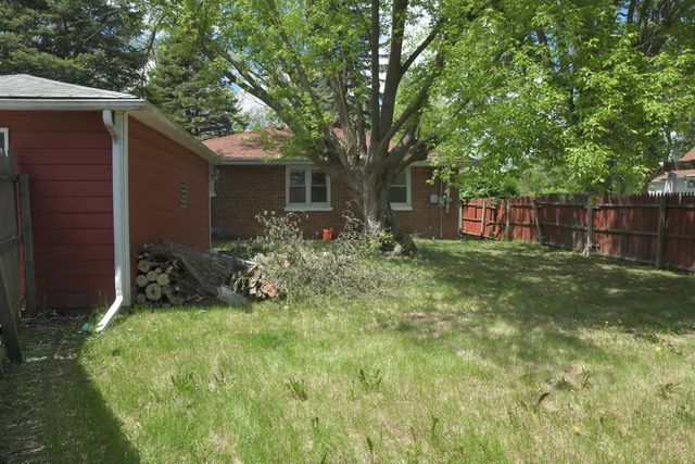 1325 GLENN Drive, North Chicago, IL 60064