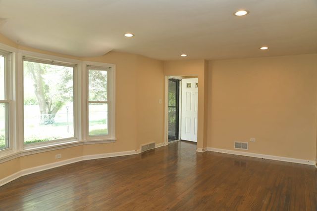 1325 GLENN Drive, North Chicago, IL 60064