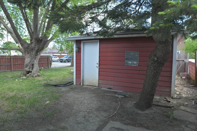 1325 GLENN Drive, North Chicago, IL 60064