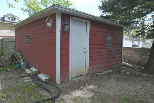 1325 GLENN Drive, North Chicago, IL 60064