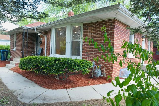 1325 GLENN Drive, North Chicago, IL 60064