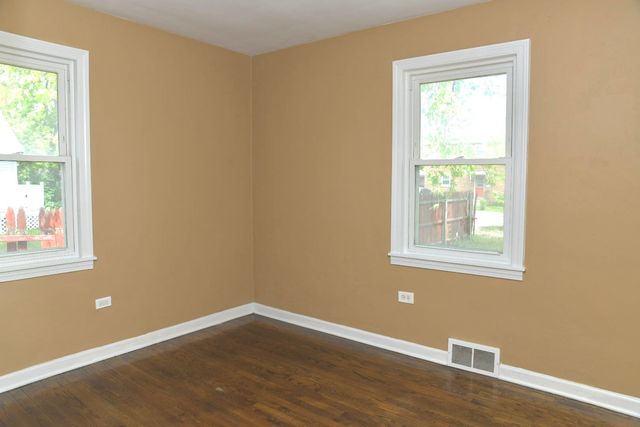 1325 GLENN Drive, North Chicago, IL 60064