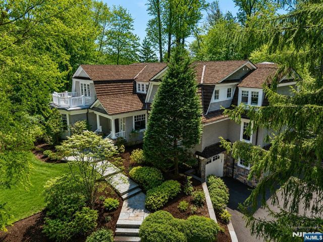 14 Coach Lane, Upper Saddle River, NJ 07458