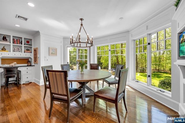 14 Coach Lane, Upper Saddle River, NJ 07458
